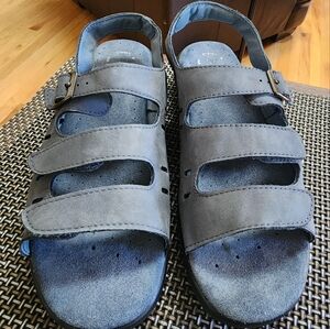 Propet waking sandals size 8 slim (4a) 30% off 2 or more items